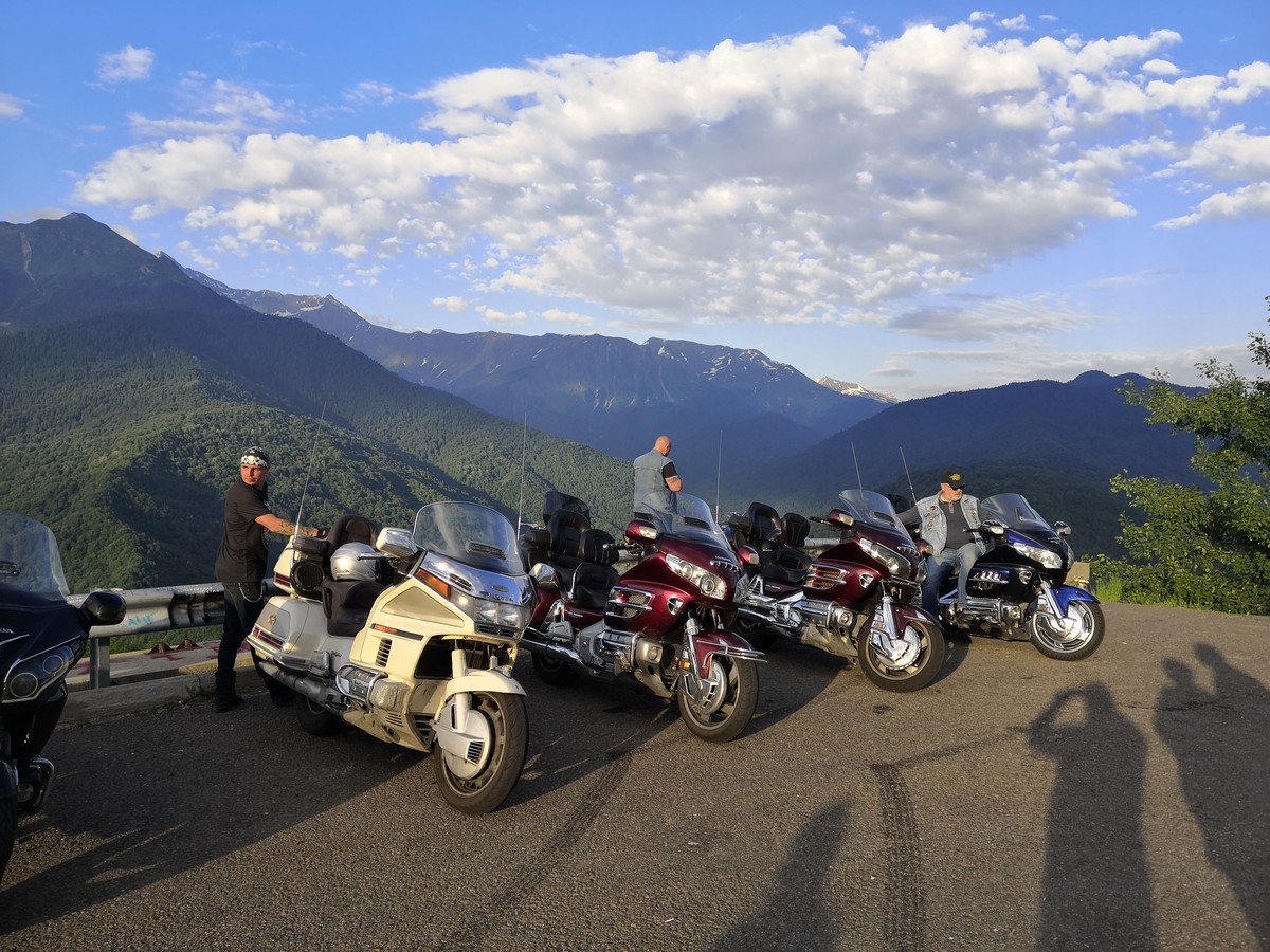 Мото-прогулки на Harley-Davidson: Дорога в горы
